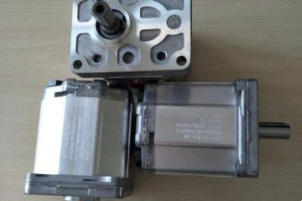 SAUER雙聯(lián)齒輪泵,丹佛斯齒輪泵SKP2NN/012RN06SB的特點及應(yīng)用